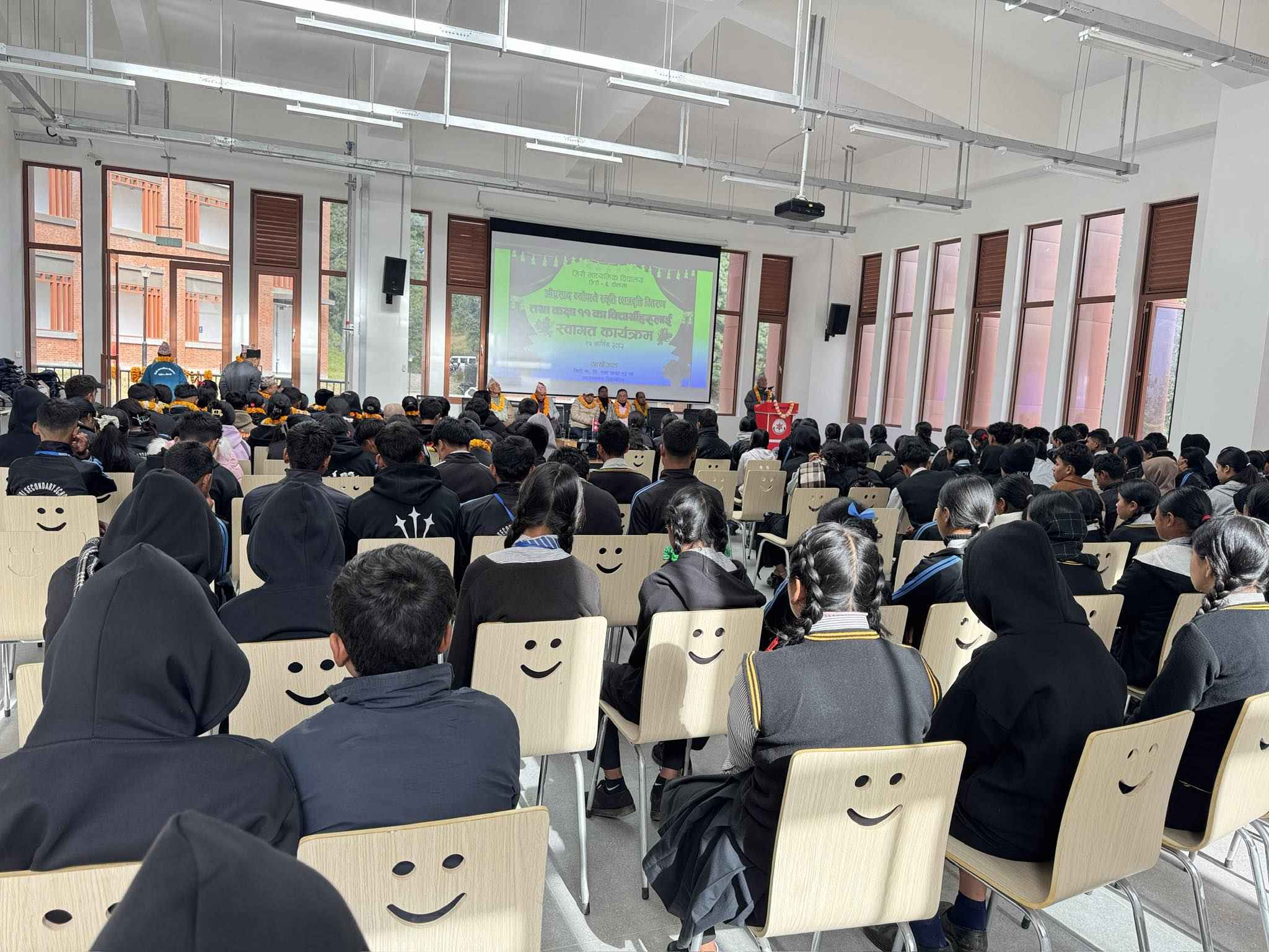 कक्षा ११ का नवआगन्तुक विद्यार्थीहरु