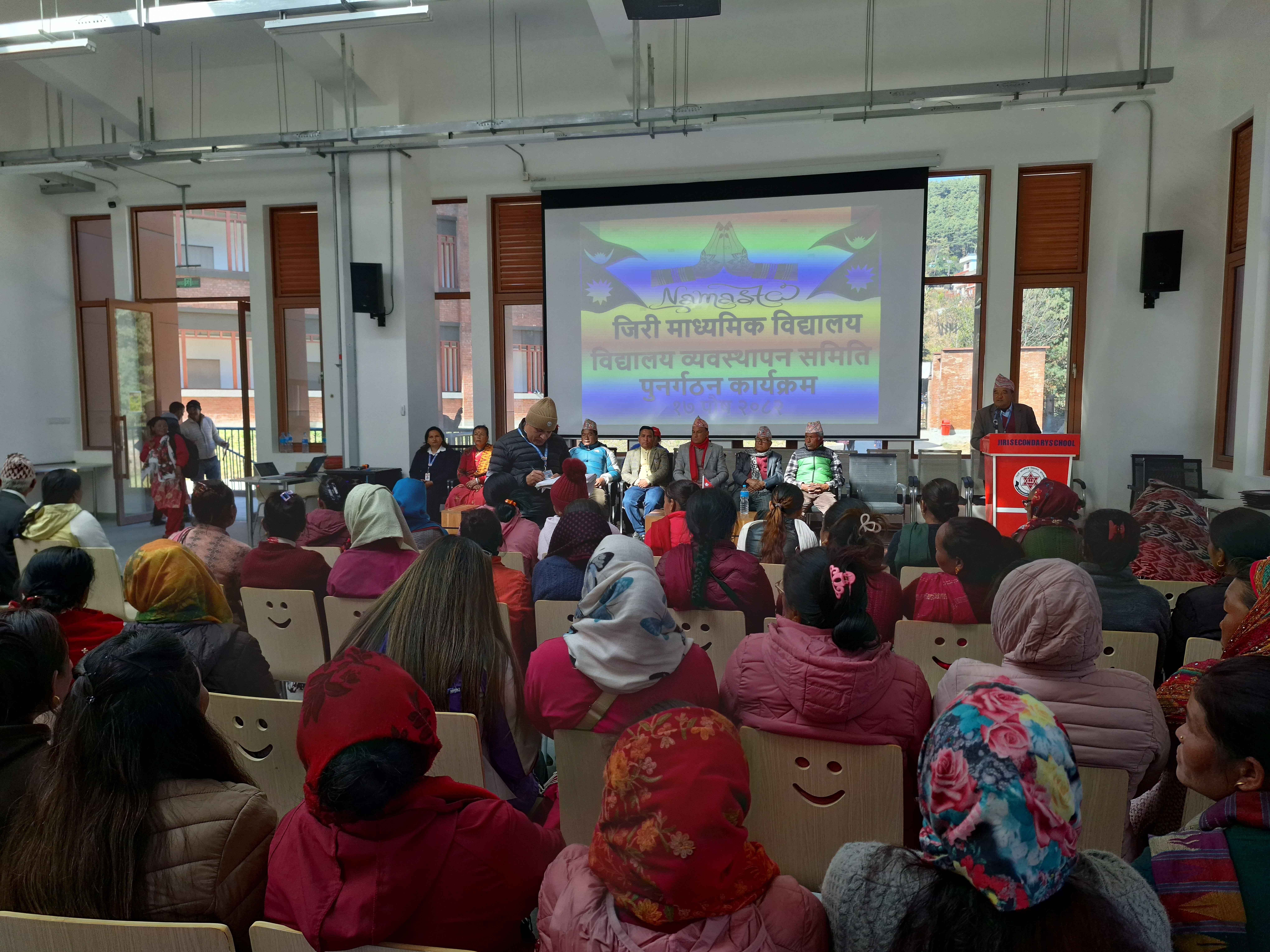 विद्यालय व्यवस्थापन समिति पुनर्गठन कार्यक्रममा अभिभावकहरु